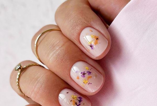 Princess nails: Η τάση που συνδυάζει το κοντό μήκος με τα μίνιμαλ σχέδια στα νύχια | imommy.gr