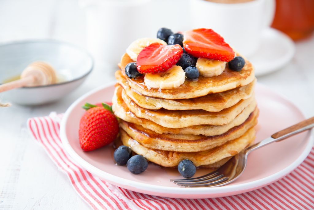 Ζεστά pancakes μπανάνας για μικρούς και μεγάλους