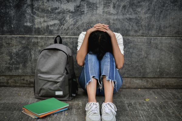 Σοκ στην Πάτρα: 13χρονη θύμα επίθεσης από συμμαθήτριές της | imommy.gr