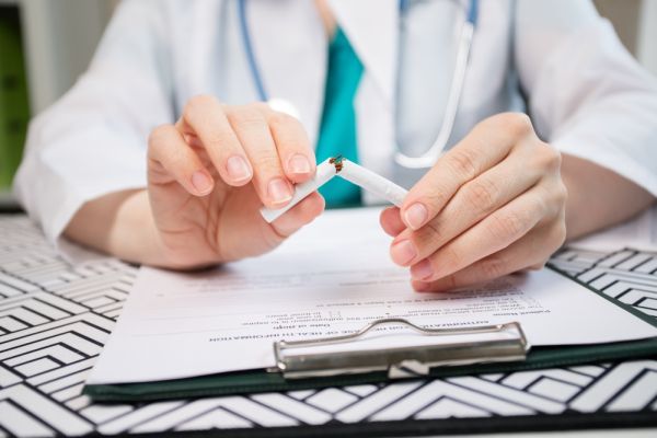 Διπλάσιοι οι έφηβοι που καπνίζουν στην Ελλάδα | imommy.gr