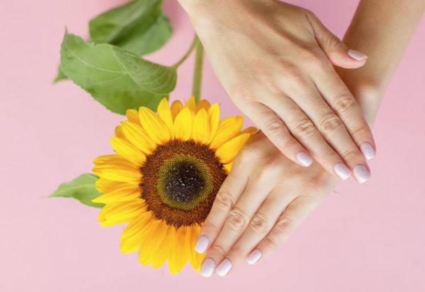 Sunflower nails: Το απόλυτο μανικιούρ της άνοιξης και του καλοκαιριού | imommy.gr