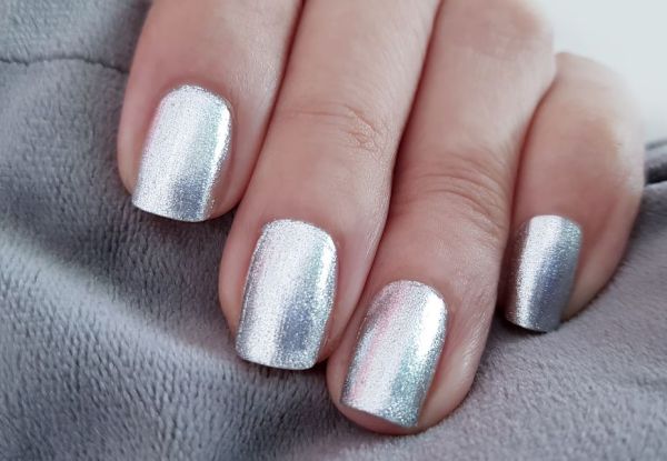Metallic nails: Το πιο λαμπερό mani trend του καλοκαιριού | imommy.gr