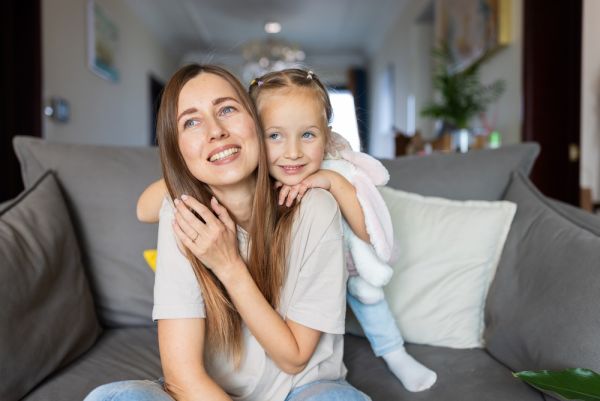 Gentle parenting: 5 μύθοι για ένα από τα πιο γνωστά γονεϊκά στυλ ανατροφής
